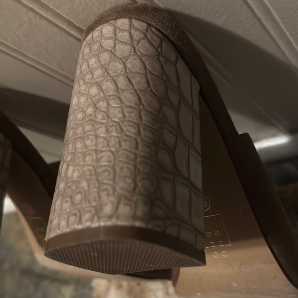 ShuShop Brown Mules with Block Heel and Suede Finish. - Picture 12 of 12